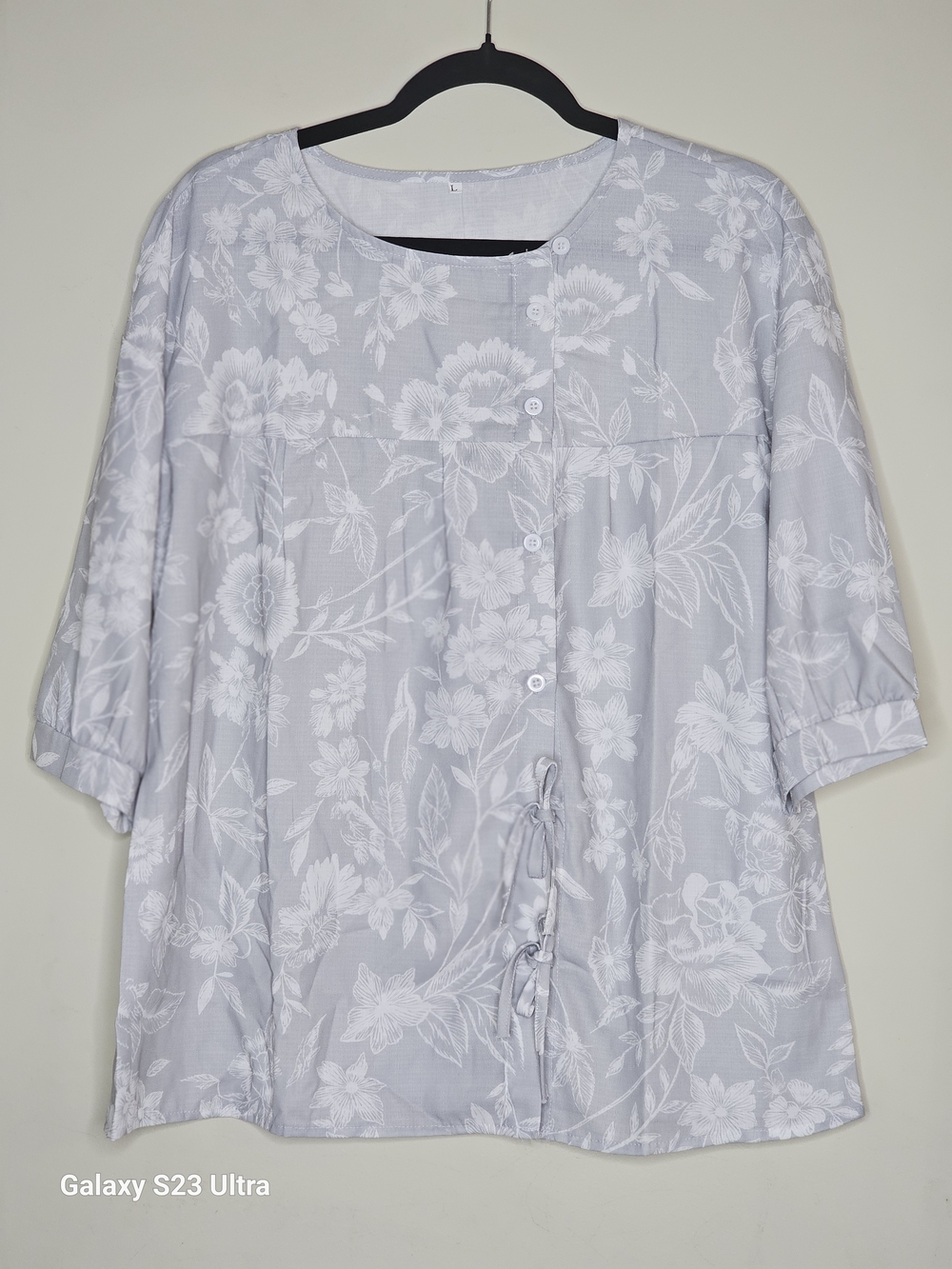 Light Gray Floral Button-Front Women's Top